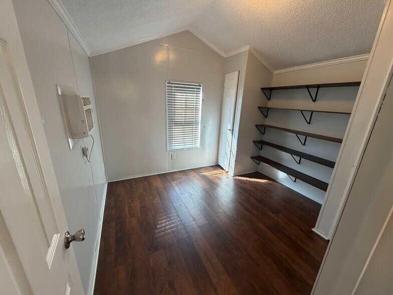 Building Photo - 2072 S Jefferson St