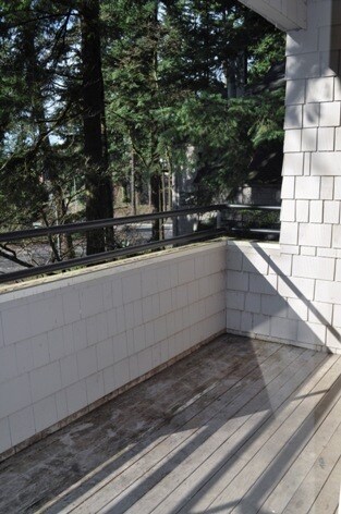 Building Photo - Spacious Lake Oswego 2Bdr w/Fireplace, Dishwasher, W/D, & Balcony!