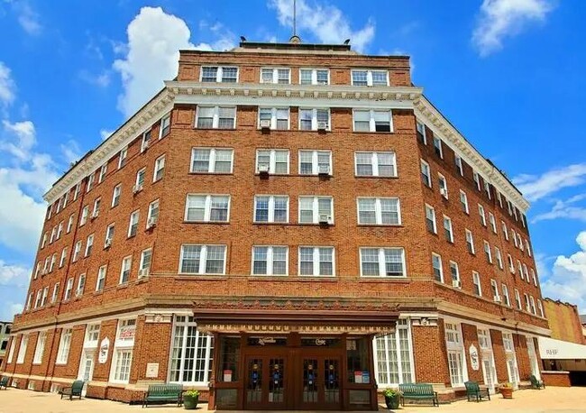 Primary Photo - 208 W State St