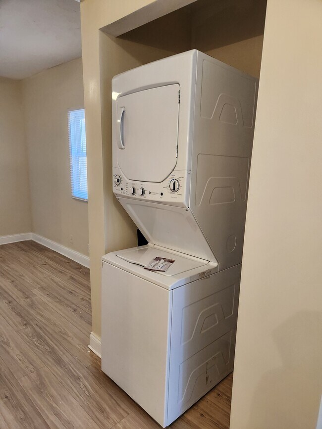 Brand new W/D - 1424 Avenue A