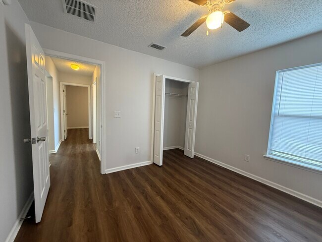 Building Photo - 5458 Hidden Gardens Dr