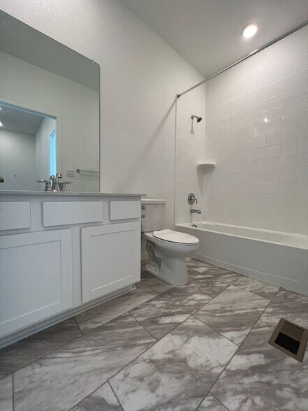 Building Photo - 1512 Sun Wy