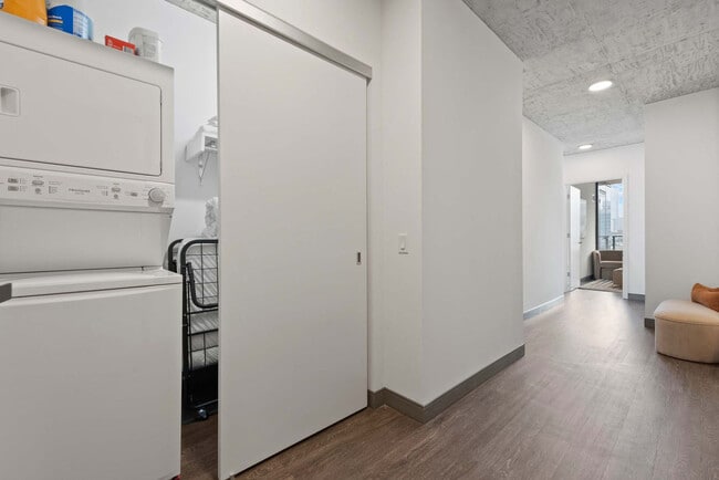 Building Photo - 1314 W Randolph St