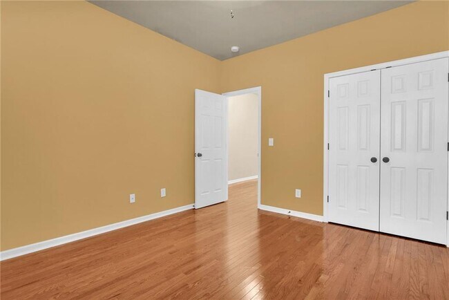 Building Photo - 5015 Hastings Terrace