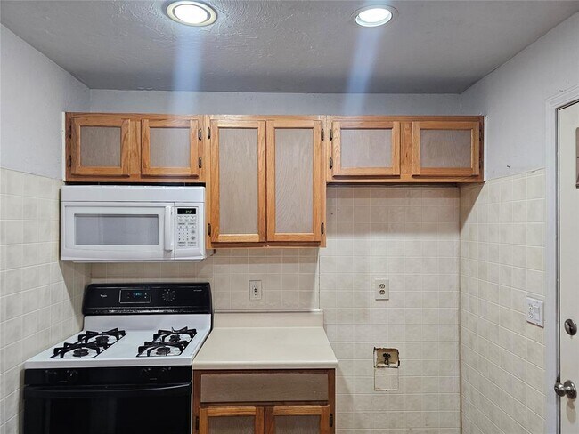 Building Photo - 1112 Jet Dr