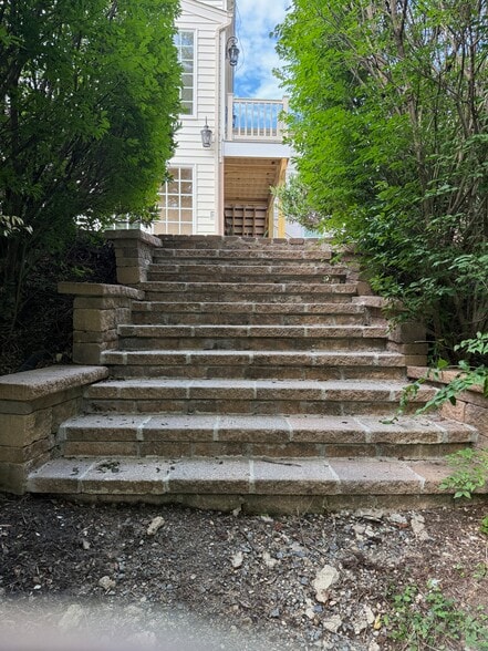 Building Photo - 10225 Tamarack Dr