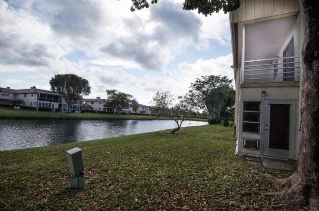 Building Photo - 428 Saxony Way