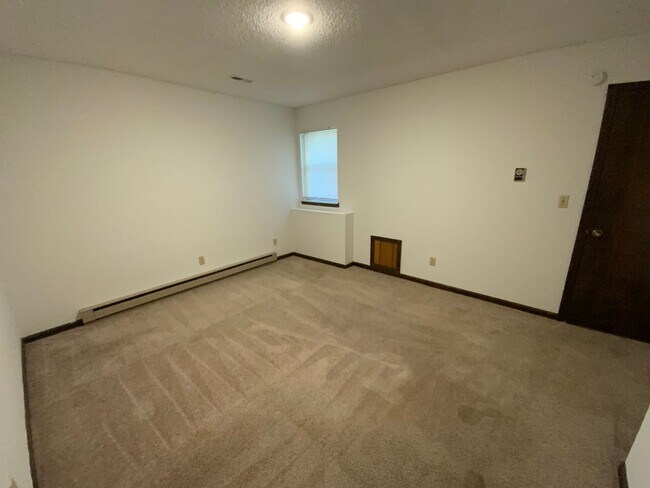 Building Photo - 421-421 N Shiloh Ave