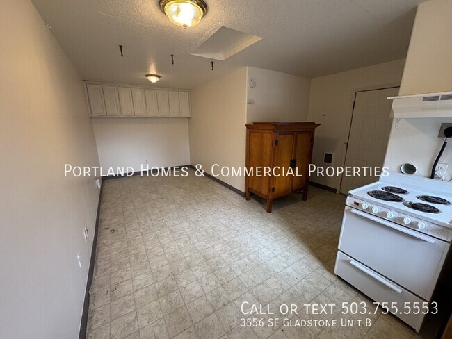 Building Photo - 3556 SE Gladstone St