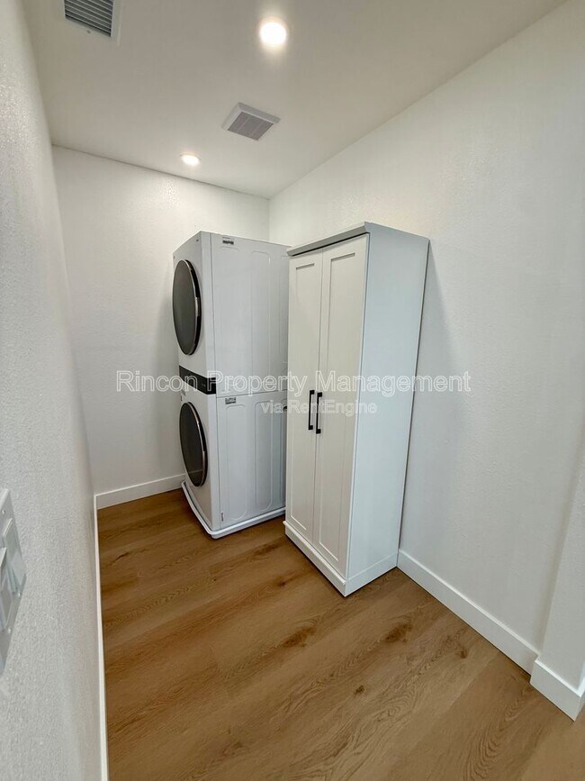 Building Photo - 607 Lemon Way