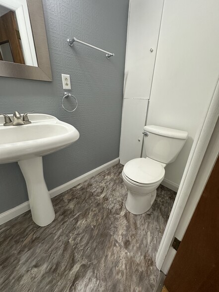 Remodeled bathroom - 769 Fenelon Pl