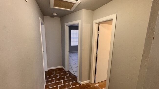 Building Photo - 2620 NE 19th St