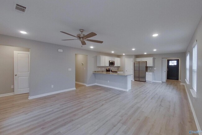 Building Photo - 394 Angela St