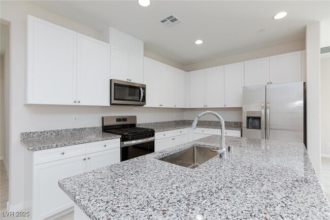 Building Photo - 819 Cottonwood Hl Pl