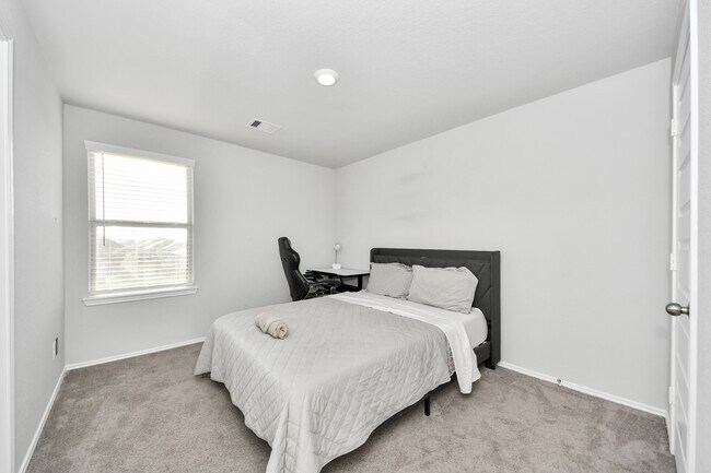 Building Photo - 21738 Rustic River Ranch Ave
