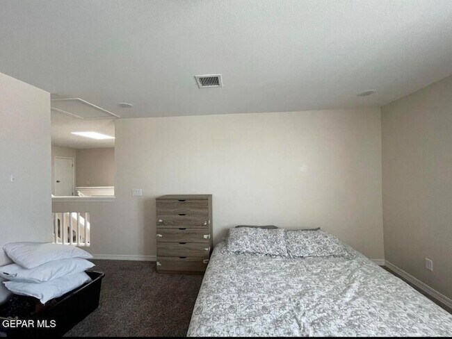Building Photo - 420 Villa Socorro Pl
