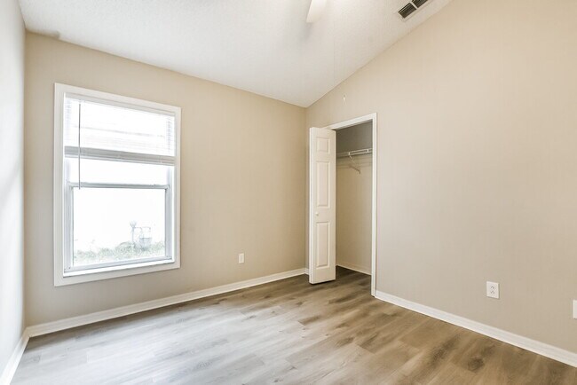 Building Photo - 15849 Green Cove Blvd