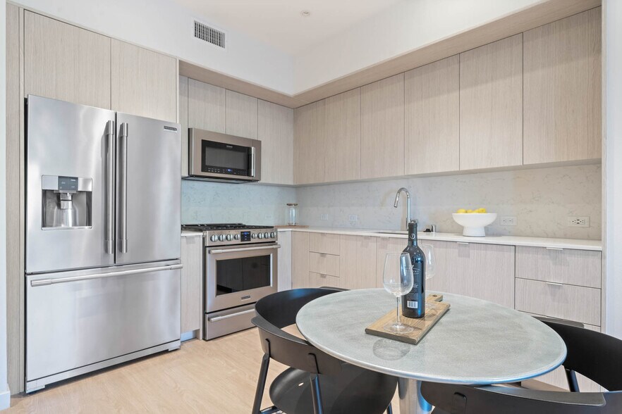 Building Photo - 5851 W 88th St