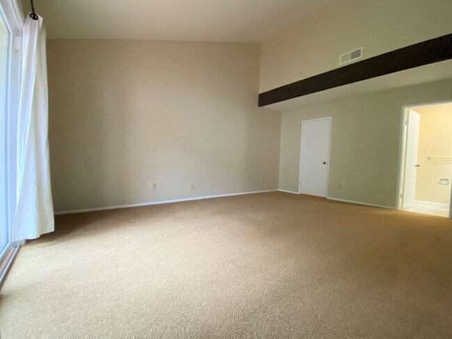 Building Photo - 3BR 3BA home, located in beautiful Solana Beach! Spacious layout with lush landscape