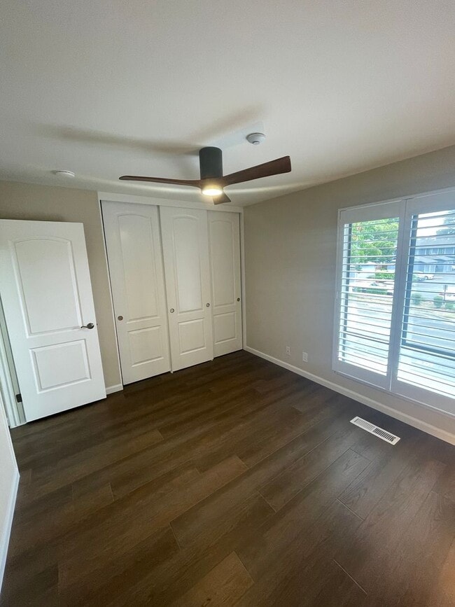 Building Photo - $3190 -- Beautifully Remodeled Townhome in...