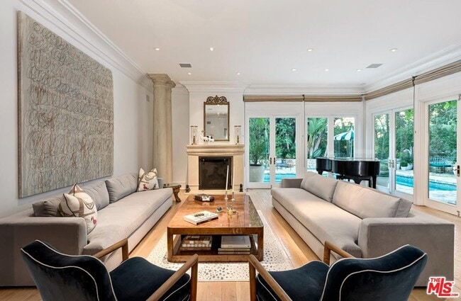 Building Photo - 2353 Bowmont Dr