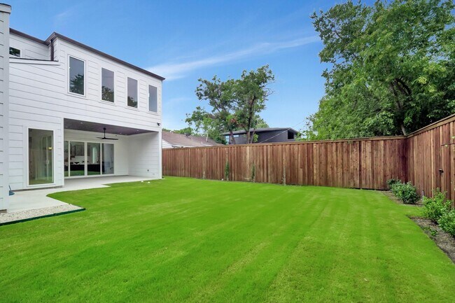 Building Photo - 3731 Cortez Dr