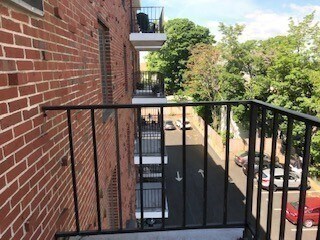 Building Photo - 95 Nahant St