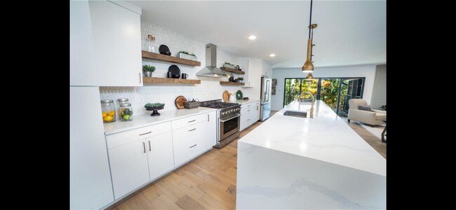 Building Photo - 414 Shorecrest Dr