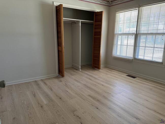 Building Photo - 1218 Creekwood Dr