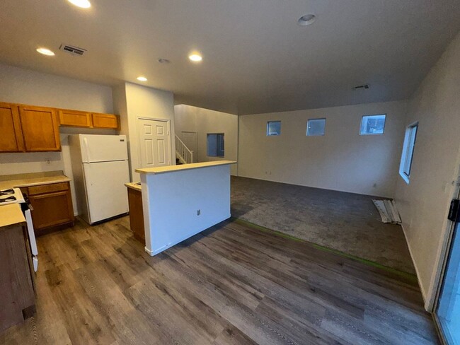 Building Photo - Fresh Paint/New Flooring all inside! Four ...