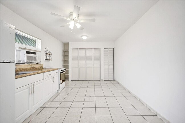 Building Photo - 877 W 33rd St