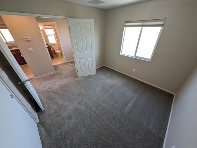 Building Photo - 10544 Headwind Ave