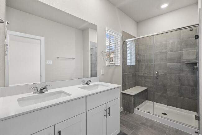 Building Photo - 594 Avisa Dr