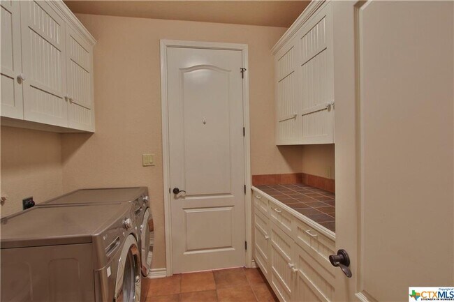 Building Photo - 2623 Kangaroo Ct