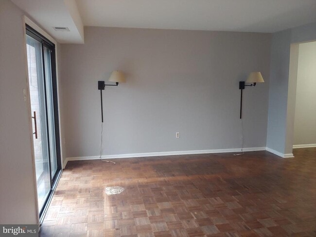 Building Photo - 214 Stonybrook Dr