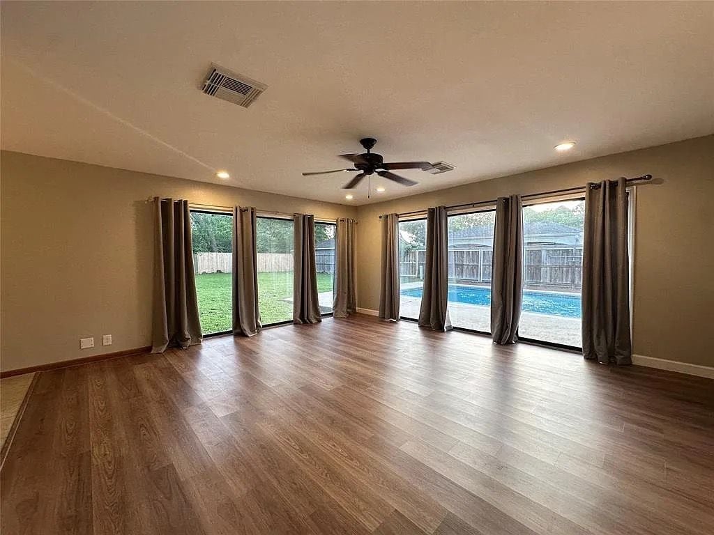 Building Photo - 12139 Huntington Park Dr