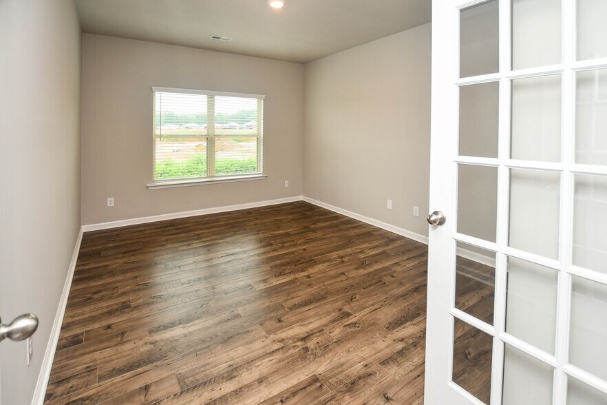 Building Photo - 102 Duskwood Dr
