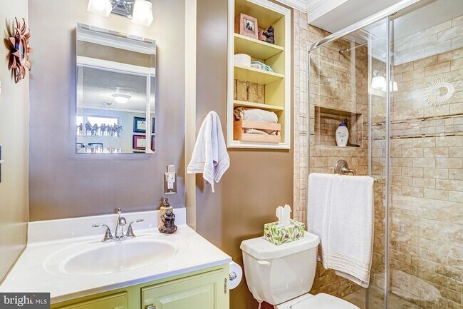 Building Photo - 6302 Shiplett Blvd