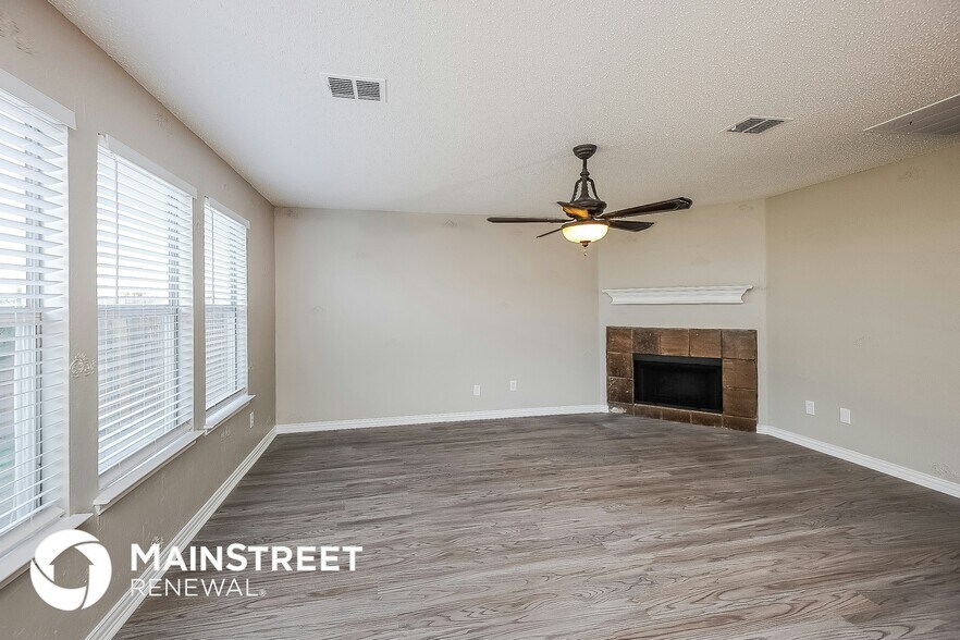 Building Photo - 4612 Palm Ridge Dr