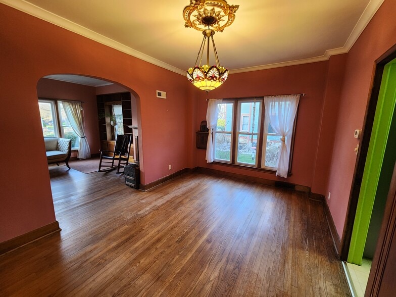 Dining Room - 134 W Lincoln St