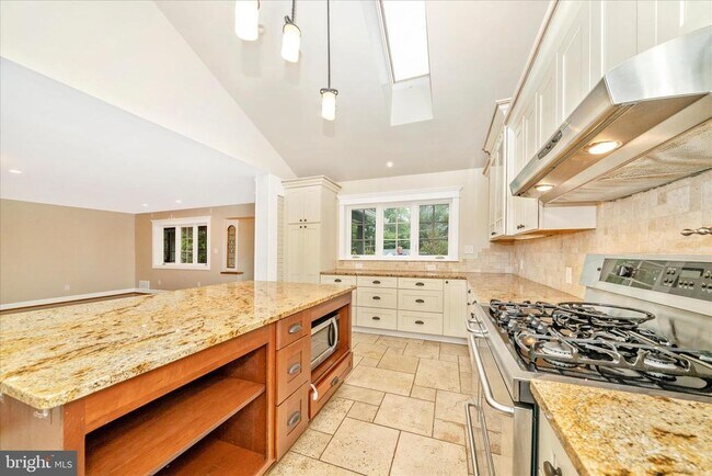 Building Photo - 1925 Pagebrook Rd