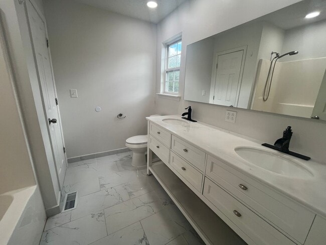 Building Photo - 4 Bedrooms, 2 Bathrooms - Home in Cedartown!