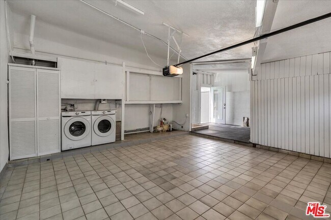 Building Photo - 6530 Lakeridge Rd