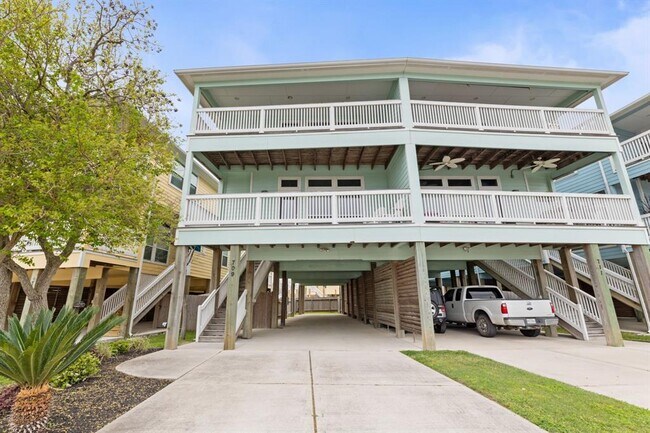 Building Photo - 709 N Bayshore Dr