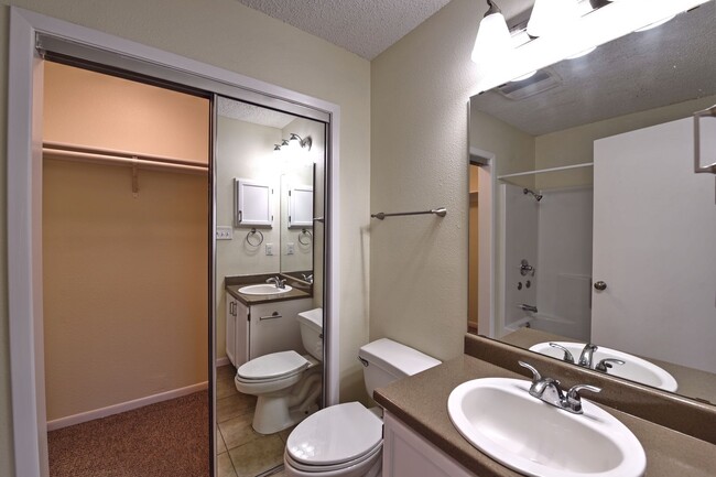 Building Photo - 3410 Ridge Ash