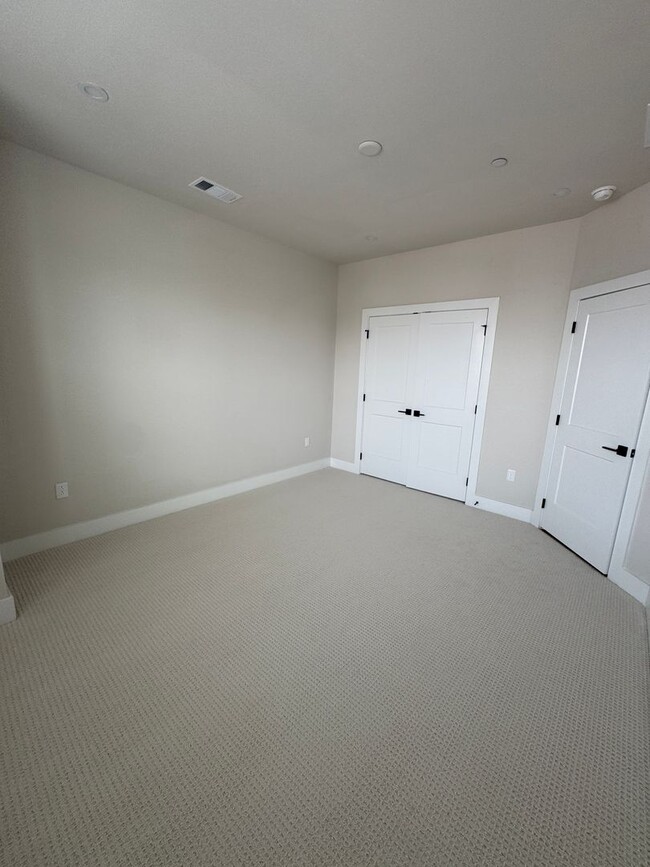 Building Photo - Stylish West Nashville 3 bed 2.5 bath - Pet Friendly