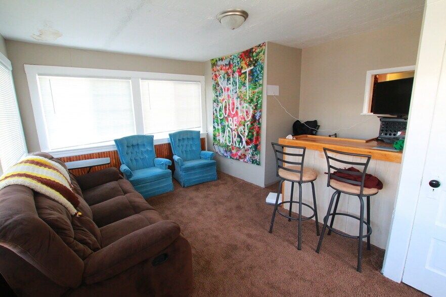 Building Photo - 710 Emmet St