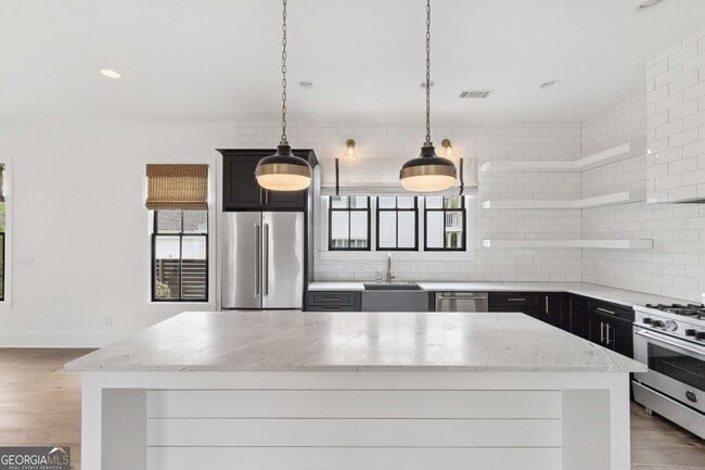 Building Photo - 98 Middle St