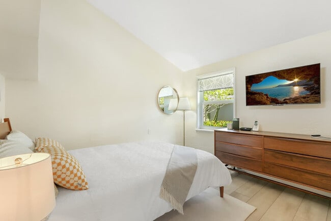 Building Photo - 1449 NE 23rd St