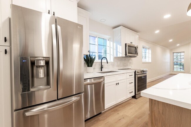 Building Photo - 1102 Ashdale Dr